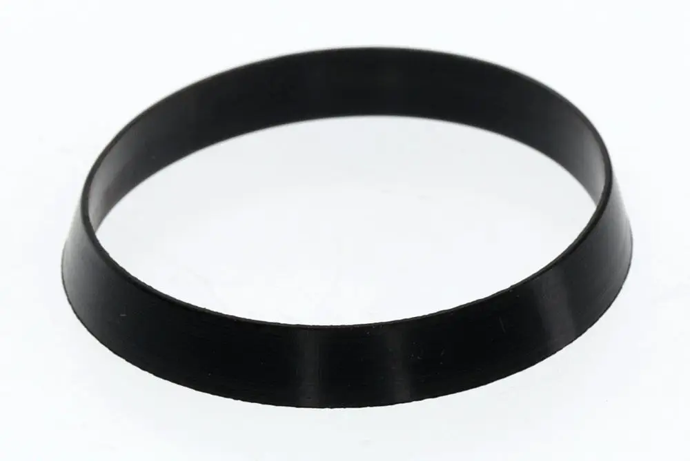 Schwarze Gummidichtung von Bosch mit flacher, runder Form. Geeignet zur Abdichtung von Rohrverbindungen. Unauffälliges Design, anpassbar in verschiedenen Anwendungen.